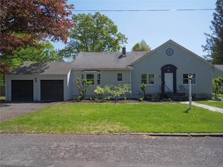 65 N Parsonage St, Rhinebeck, NY 12572