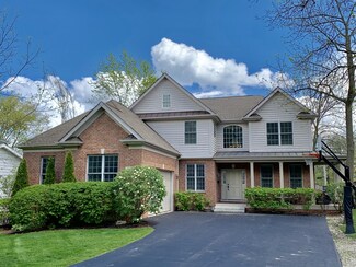 467 Lincoln Ave, Lake Bluff, IL 60044