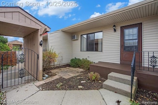 61961 Yorktown Dr Unit 4, South Lyon, MI 48178