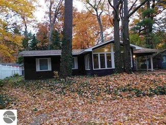 1735 Indian Woods Dr, Traverse City, MI 49686