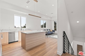 236 S Carondelet St, Los Angeles, CA 90057
