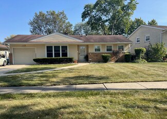 23 Evergreen St, Elk Grove Village, IL 60007