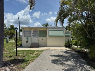 1003 Pine Dr Unit 271, Naples, FL 34114