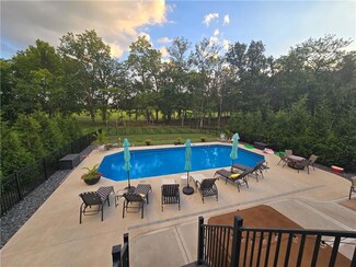 525 S Shore Dr, Lake Winnebago, MO 64034