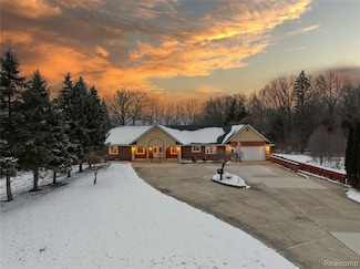 24700 West Rd, Flat Rock, MI 48134