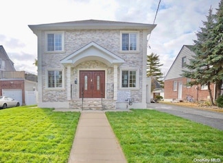 6 Baxter Ave, New Hyde Park, NY 11040