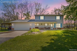 4471 Spring Oaks Ln, Brighton, MI 48114