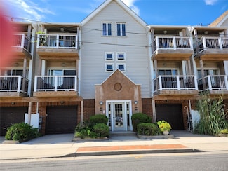 73 Pacific Blvd, Long Beach, NY 11561