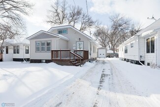 717 15th St S, Fargo, ND 58103