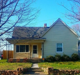1103 E Blaine St, Springfield, MO 65803