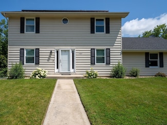 1404 Godfrey Dr, Normal, IL 61761