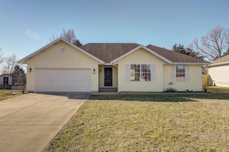 902 S Whippoorwill Dr, Strafford, MO 65757