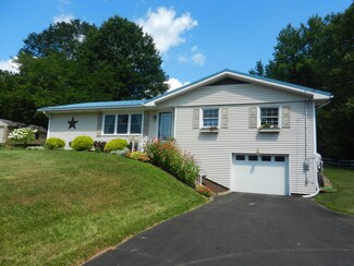447 School House Rd, Montgomery, PA 17752