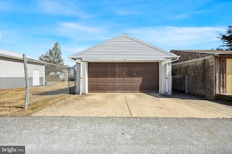 1572 Market St, Marcus Hook, PA 19061