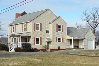 903 Mountain Lake Ave, Pearisburg, VA 24134