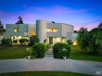 5501 Georgia Dr, Bakersfield, CA 93308