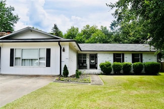 2921 Honeysuckle Ln, Russellville, AR 72801