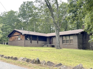 56 Robbins Nest Dr, Crossville, TN 38571