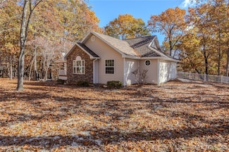 180 Independence Dr, Roach, MO 65787