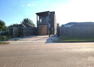 8136 N Main St, Houston, TX 77022