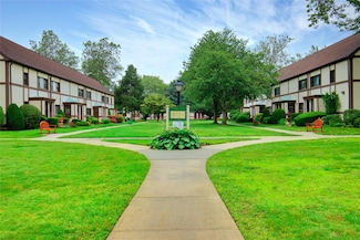 119 15th St Unit D2, Mineola, NY 11501