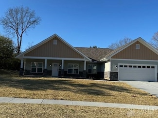 16 Aberdeen Dr, Middletown, OH 45042