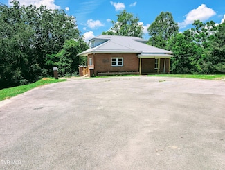 111 Factory Dr, Clintwood, VA 24228