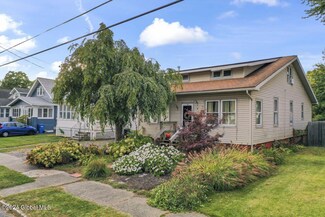 2 Holmes Ct, Albany, NY 12209