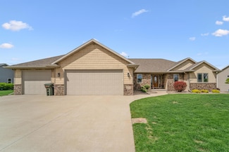 4201 Fieldcrest Dr, Kaukauna, WI 54130