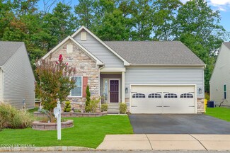 14 La Quinta Ln, Lakewood, NJ 08701