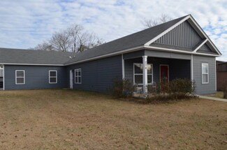 214 Lyon St, Notasulga, AL 36866