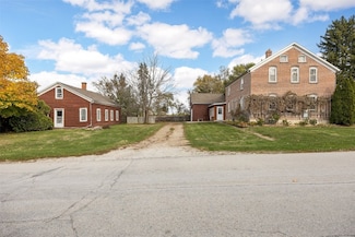 4521 F St, Amana, IA 52203