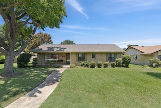 1837 Baxley Dr, Carrollton, TX 75006