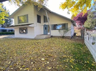200 Clover Ln, Medford, OR 97501