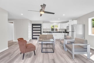 22237 Tiara St, Los Angeles, CA 91367