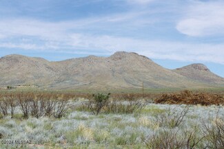 6955 E Trails End Rd, Pearce, AZ 85625