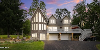7 Shore Line Dr, Lakeville, PA 18438