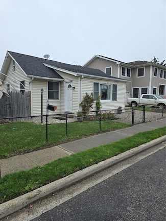 30 Julian Place, Island Park, NY 11558