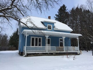 19 Grove St, Lancaster, NH 03584