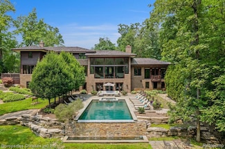 803 Canterbury Crescent, Bloomfield Hills, MI 48304