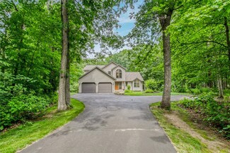 909 Sussex Dr, Eau Claire, WI 54703