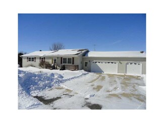 21085 Sunset Dr, Monticello, IA 52310