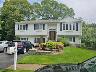 70 Lillian Ct, Warwick, RI 02886