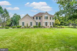 19 Laurel Oak Dr, Boiling Springs, PA 17007