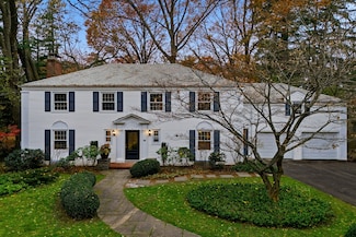 15 Sunny Reach Dr, West Hartford, CT 06117