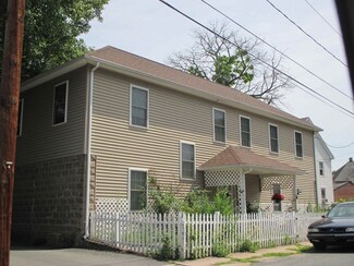 5 Orchard St, Easthampton, MA 01027