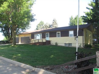 232 12th St SW, Sioux Center, IA 51250