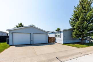 4821 Trenton Dr, Bismarck, ND 58503
