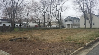 211 Sunset Ave, Port Monmouth, NJ 07758