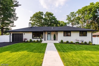 12 Hillcrest Dr, Little Falls, NJ 07424